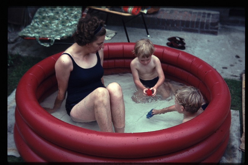 29.Delft aug 1966 Mama,Brigitte,Marion.JPG